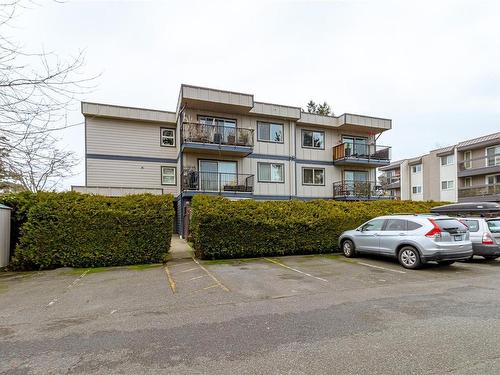 201-2427 Amherst Ave, Sidney, BC - Outdoor