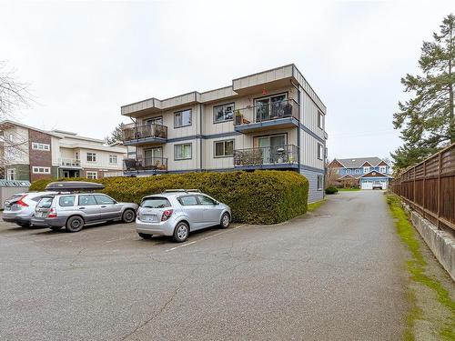 201-2427 Amherst Ave, Sidney, BC - Outdoor