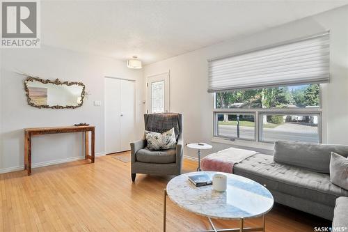 1606 Grosvenor Avenue, Saskatoon, SK - Indoor Photo Showing Living Room