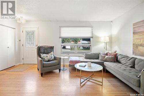 1606 Grosvenor Avenue, Saskatoon, SK - Indoor Photo Showing Living Room