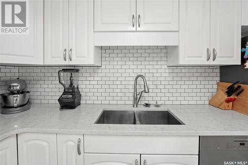 1606 Grosvenor Avenue, Saskatoon, SK - Indoor Photo Showing Kitchen