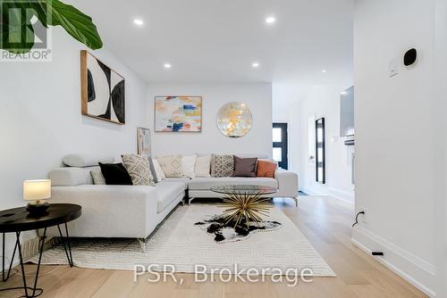 745 Craven Road, Toronto, ON - Indoor Photo Showing Living Room