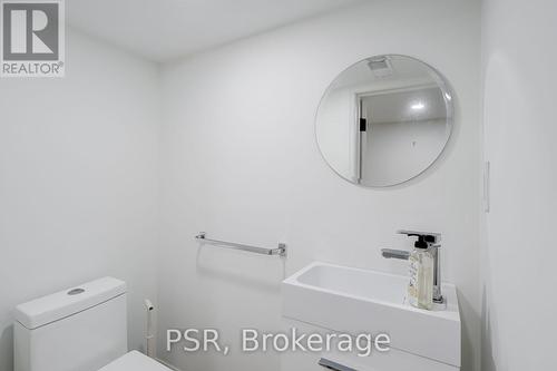 745 Craven Road, Toronto, ON - Indoor Photo Showing Bathroom