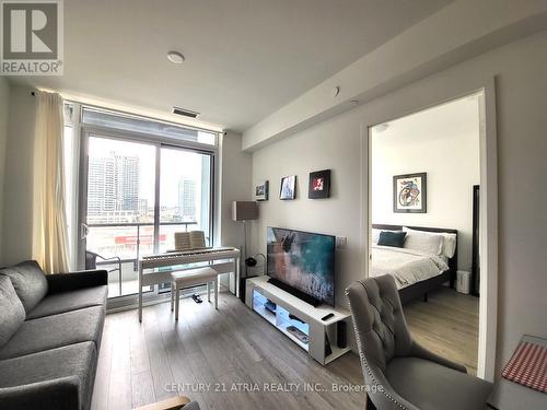 812E - 8868 Yonge Street, Richmond Hill, ON - Indoor Photo Showing Living Room