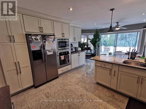 40 Ashdown Crescent, Richmond Hill, ON - Indoor Photo Showing Kitchen