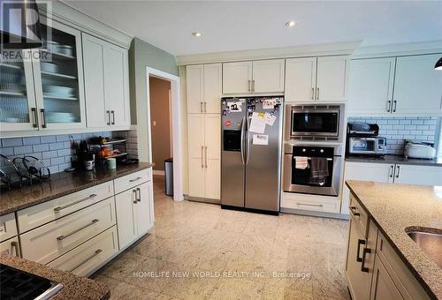 40 Ashdown Crescent, Richmond Hill, ON - Indoor Photo Showing Kitchen