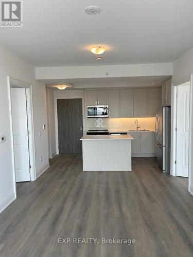 1506 - 20 Gatineau Drive, Vaughan, ON - Indoor Photo Showing Kitchen