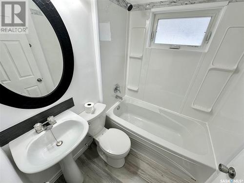 2125 Fleury Street, Regina, SK - Indoor Photo Showing Bathroom