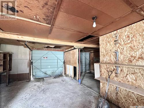 2125 Fleury Street, Regina, SK - Indoor Photo Showing Garage