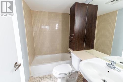 509 - 1040 The Queensway, Toronto, ON - Indoor Photo Showing Bathroom