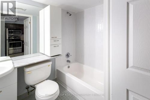 509 - 1040 The Queensway, Toronto, ON - Indoor Photo Showing Bathroom