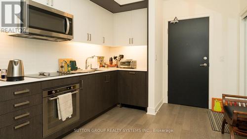 157 - 1575 Lakeshore Road W, Mississauga, ON - Indoor Photo Showing Kitchen