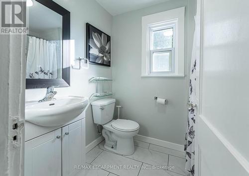 38 Dalkeith Avenue, Hamilton, ON - Indoor Photo Showing Bathroom