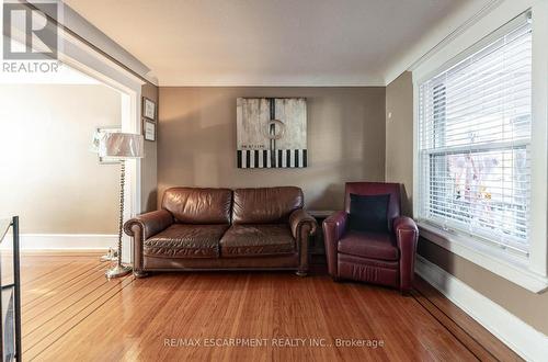 38 Dalkeith Avenue, Hamilton, ON - Indoor Photo Showing Living Room