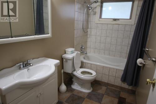 111 Kiskatinaw Crescent, Tumbler Ridge, BC - Indoor Photo Showing Bathroom