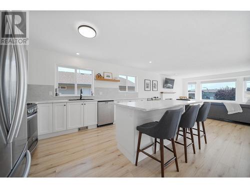 1114 Raven Drive, Kamloops, BC - Indoor Photo Showing Kitchen With Upgraded Kitchen