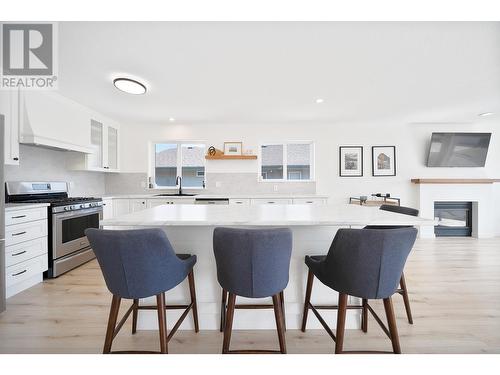 1114 Raven Drive, Kamloops, BC - Indoor Photo Showing Kitchen