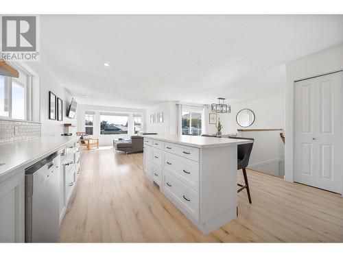 1114 Raven Drive, Kamloops, BC - Indoor Photo Showing Kitchen