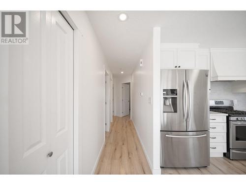 1114 Raven Drive, Kamloops, BC - Indoor Photo Showing Kitchen