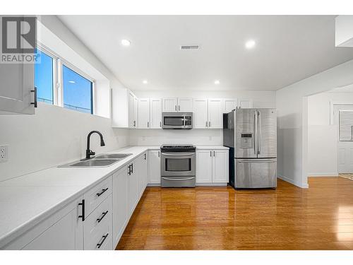 1114 Raven Drive, Kamloops, BC - Indoor Photo Showing Kitchen With Double Sink