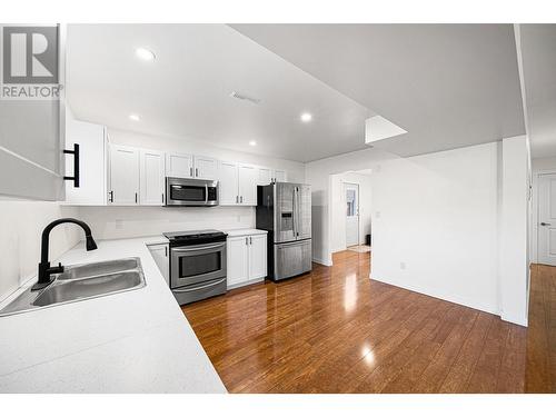 1114 Raven Drive, Kamloops, BC - Indoor Photo Showing Kitchen With Double Sink