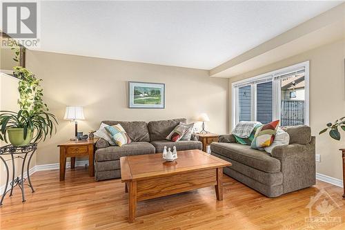 117 Sweetwater Lane, Kanata, ON - Indoor Photo Showing Living Room