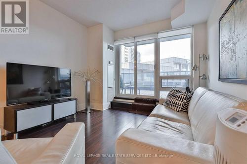 412 - 181 Wynford Drive, Toronto, ON - Indoor Photo Showing Living Room