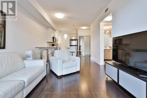 412 - 181 Wynford Drive, Toronto, ON - Indoor Photo Showing Living Room