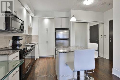 412 - 181 Wynford Drive, Toronto, ON - Indoor Photo Showing Kitchen With Upgraded Kitchen