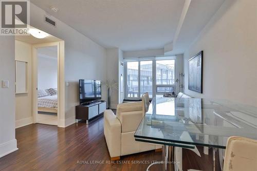 412 - 181 Wynford Drive, Toronto, ON - Indoor Photo Showing Living Room