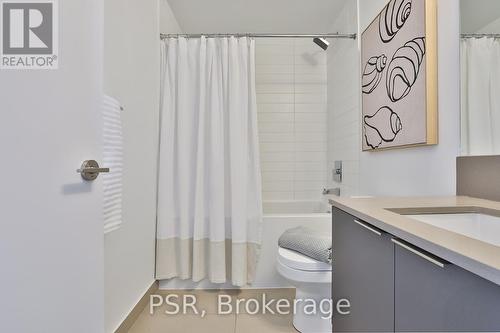 5209 - 181 Dundas Street E, Toronto, ON - Indoor Photo Showing Bathroom