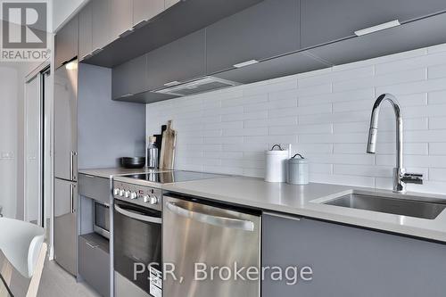 5209 - 181 Dundas Street E, Toronto, ON - Indoor Photo Showing Kitchen