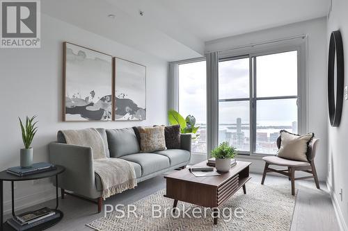 5209 - 181 Dundas Street E, Toronto, ON - Indoor Photo Showing Living Room