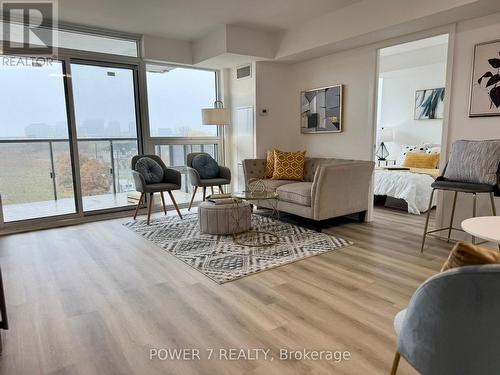 614 - 120 Varna Drive, Toronto, ON - Indoor Photo Showing Living Room