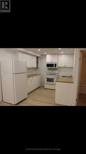 63 Aurora Heights Drive, Aurora, ON - Indoor Photo Showing Kitchen