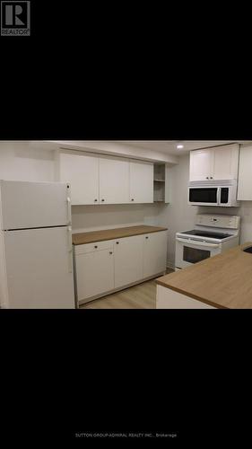 63 Aurora Heights Drive, Aurora, ON - Indoor Photo Showing Kitchen