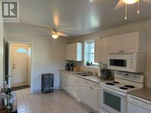 322 Rudar Road, Mississauga, ON - Indoor Photo Showing Kitchen With Double Sink