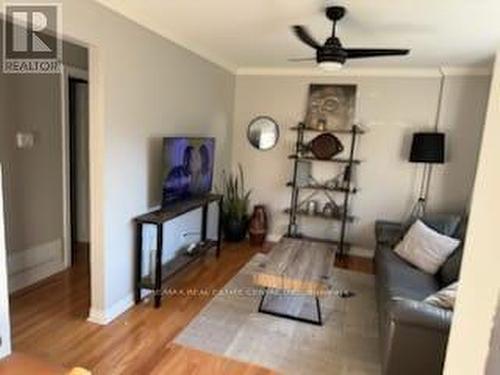 322 Rudar Road, Mississauga, ON - Indoor Photo Showing Living Room