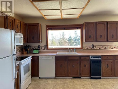 13357 Trail Way, Dawson Creek, BC - Indoor Photo Showing Kitchen