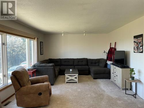 13357 Trail Way, Dawson Creek, BC - Indoor Photo Showing Living Room