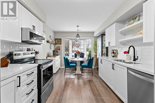 4350 Henry Avenue, Lincoln, ON - Indoor Photo Showing Kitchen With Stainless Steel Kitchen With Double Sink With Upgraded Kitchen