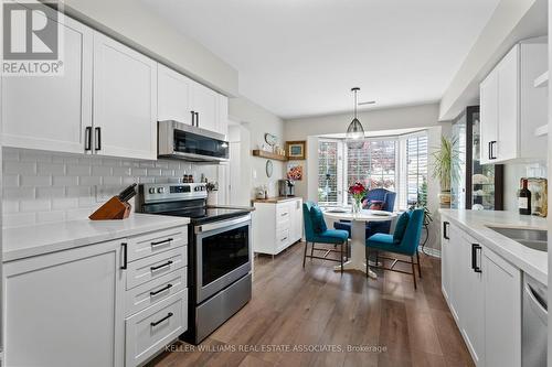 4350 Henry Avenue, Lincoln, ON - Indoor Photo Showing Kitchen With Upgraded Kitchen