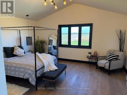 14678 Ten Mile Road, Middlesex Centre (Ilderton), ON - Indoor Photo Showing Bedroom