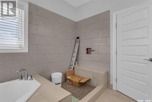 363 Thode Avenue, Saskatoon, SK - Indoor Photo Showing Bathroom