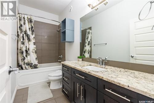 363 Thode Avenue, Saskatoon, SK - Indoor Photo Showing Bathroom