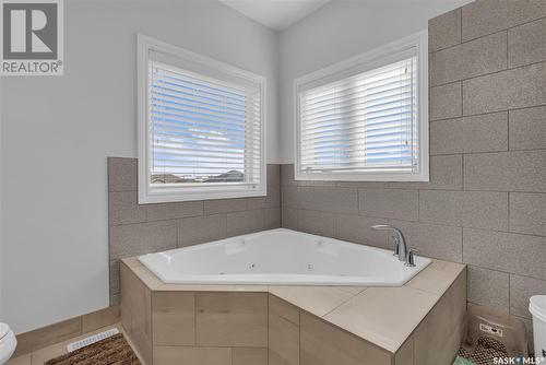 363 Thode Avenue, Saskatoon, SK - Indoor Photo Showing Bathroom