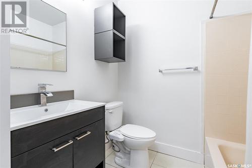 363 Thode Avenue, Saskatoon, SK - Indoor Photo Showing Bathroom