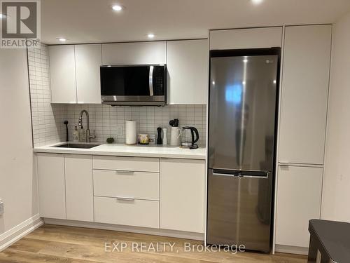 Bsmt - 179 Paradise Road N, Hamilton, ON - Indoor Photo Showing Kitchen With Upgraded Kitchen