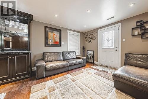 6 Laing Court, Puslinch, ON - Indoor Photo Showing Living Room