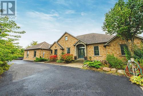 6 Laing Court, Puslinch, ON - Outdoor With Facade